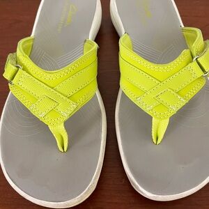 Clarks Cloudsteppers Green Flip Flops Sandals Hook And Loop Adjustable Size 6